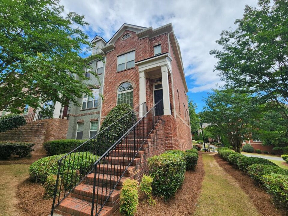 4875 Carre Way in Alpharetta, GA - Foto de edificio