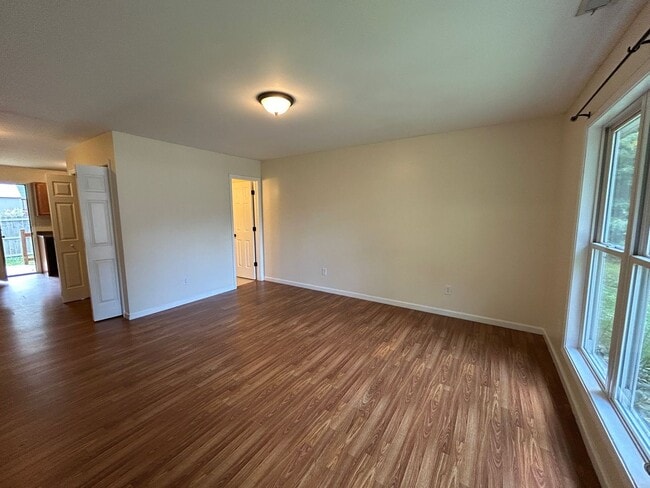 22 Half Moon Dr in Swannanoa, NC - Foto de edificio - Building Photo