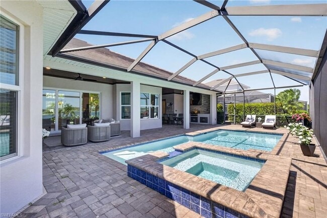 14930 Blue Bay Cir in Ft. Myers, FL - Foto de edificio - Building Photo