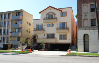 333 S Manhattan Pl in Los Angeles, CA - Building Photo - Building Photo