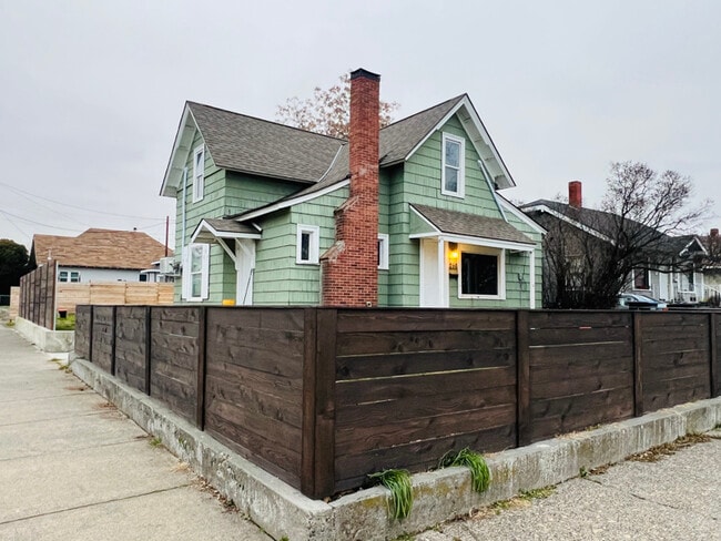 260 W Chestnut St in Walla Walla, WA - Building Photo - Building Photo