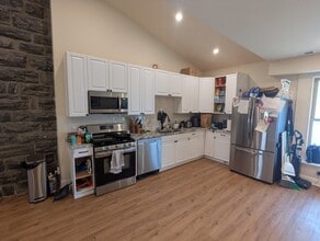 225 W Pastorius St, Unit 6 in Philadelphia, PA - Foto de edificio - Building Photo