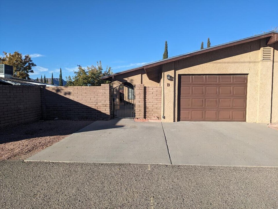 2015 Florence Ave in Kingman, AZ - Building Photo