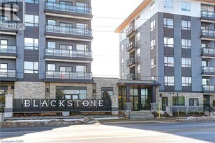 504 Northfield Dr E in Waterloo, ON - Building Photo