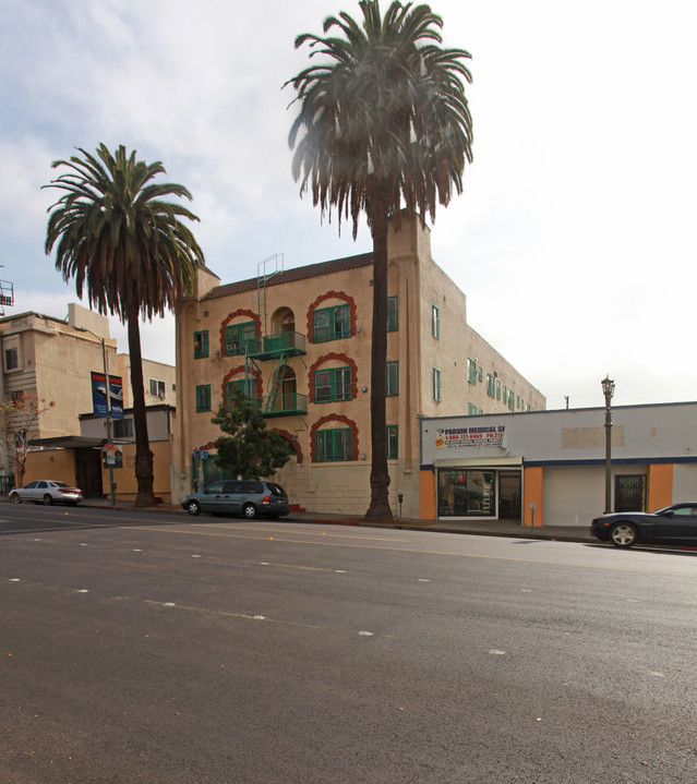 320 S Alvarado St in Los Angeles, CA - Building Photo