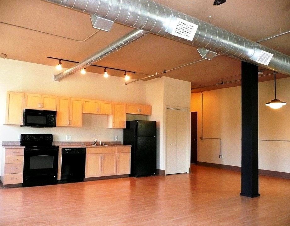 Newens Dairy Lofts in Des Moines, IA - Building Photo