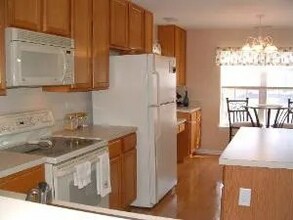 2516 Camberley Cir in Westchester, IL - Building Photo - Building Photo