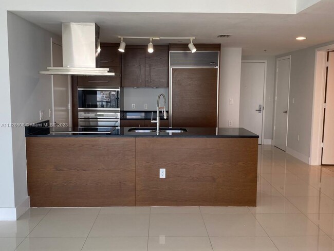 495 Brickell Ave, Unit 5511 in Miami, FL - Building Photo - Building Photo