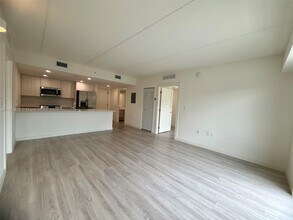 2285 SW 27th St in Miami, FL - Building Photo - Building Photo