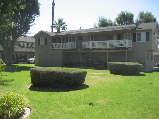 Oak Palm Patio Homes in Orange, CA - Building Photo - Building Photo