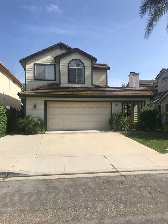 3014 Sleepy Hollow St in Simi Valley, CA - Building Photo