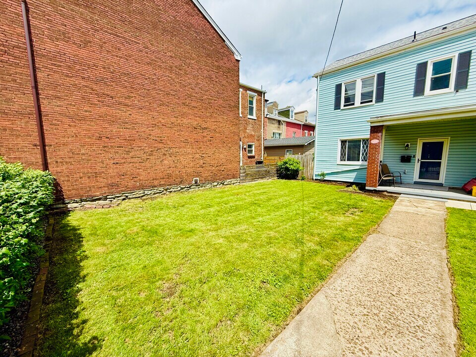 2309 Sidney St in Pittsburgh, PA - Building Photo