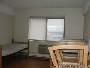 1110 Commonwealth Ave in Boston, MA - Foto de edificio - Building Photo