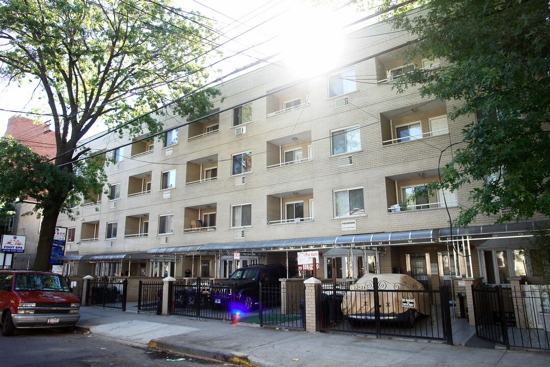 132-38 41st Ave in Flushing, NY - Building Photo