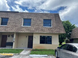 6640 W 24th Ct in Hialeah, FL - Building Photo