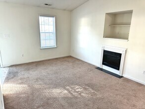 406 Winners Cir N in Jacksonville, NC - Building Photo - Building Photo