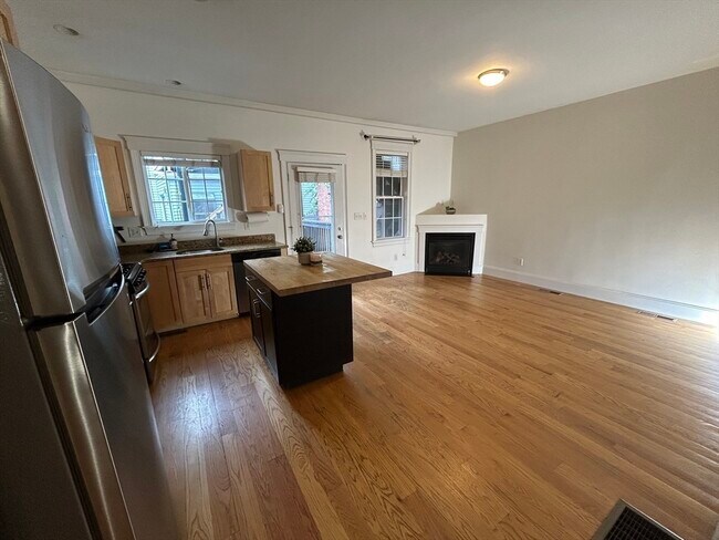 144 W 8th St in Boston, MA - Building Photo - Building Photo