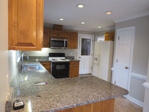 211 Westchester Dr in Morehead City, NC - Building Photo - Building Photo