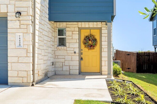 7449 Sparkling Light Dr in Austin, TX - Building Photo - Building Photo