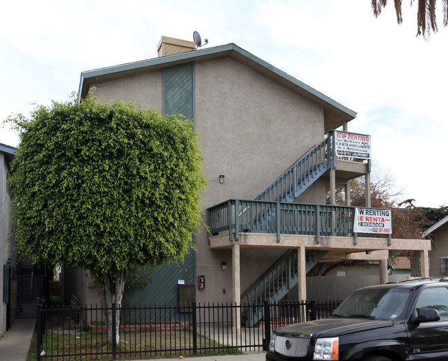 818 Gardenia Ave in Long Beach, CA - Foto de edificio - Building Photo