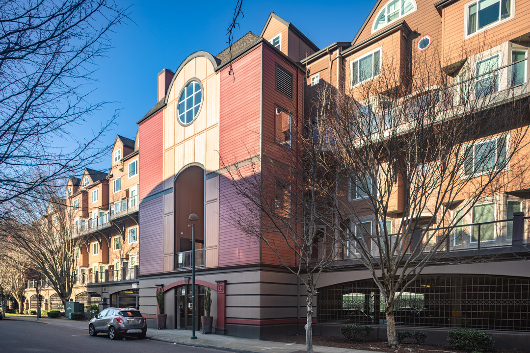 Mews at North Harbour in Portland, OR - Building Photo