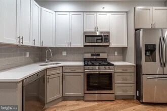 2045 N College Ave in Philadelphia, PA - Building Photo - Building Photo