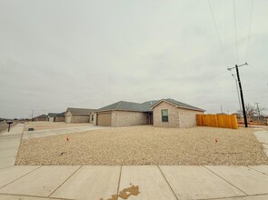 302 E 80th St, Unit A213 in Lubbock, TX - Building Photo - Building Photo