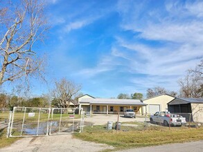 3535 Statesman Dr in Alvin, TX - Building Photo - Building Photo