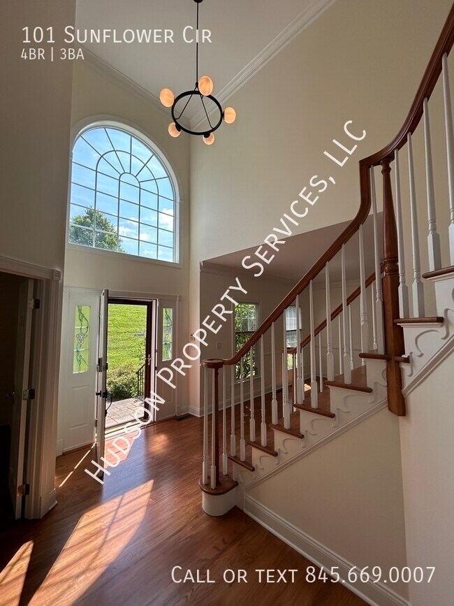 101 Sunflower Cir in Wappingers Falls, NY - Building Photo - Building Photo