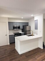 9000 Bissonnet St in Houston, TX - Building Photo