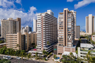 Ala Wai Town House in Honolulu, HI - Building Photo - Building Photo