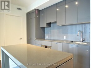 7-2817 Grenville St in Toronto, ON - Building Photo - Building Photo