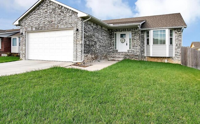 715 Cherrywood Cir in Andover, KS - Building Photo - Building Photo