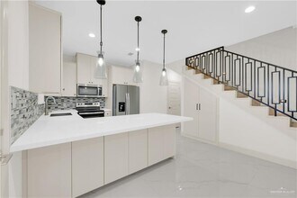 18 Canary Ave in McAllen, TX - Building Photo - Building Photo