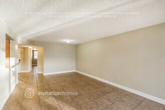 4978 NW 97th Pl in Doral, FL - Foto de edificio - Building Photo