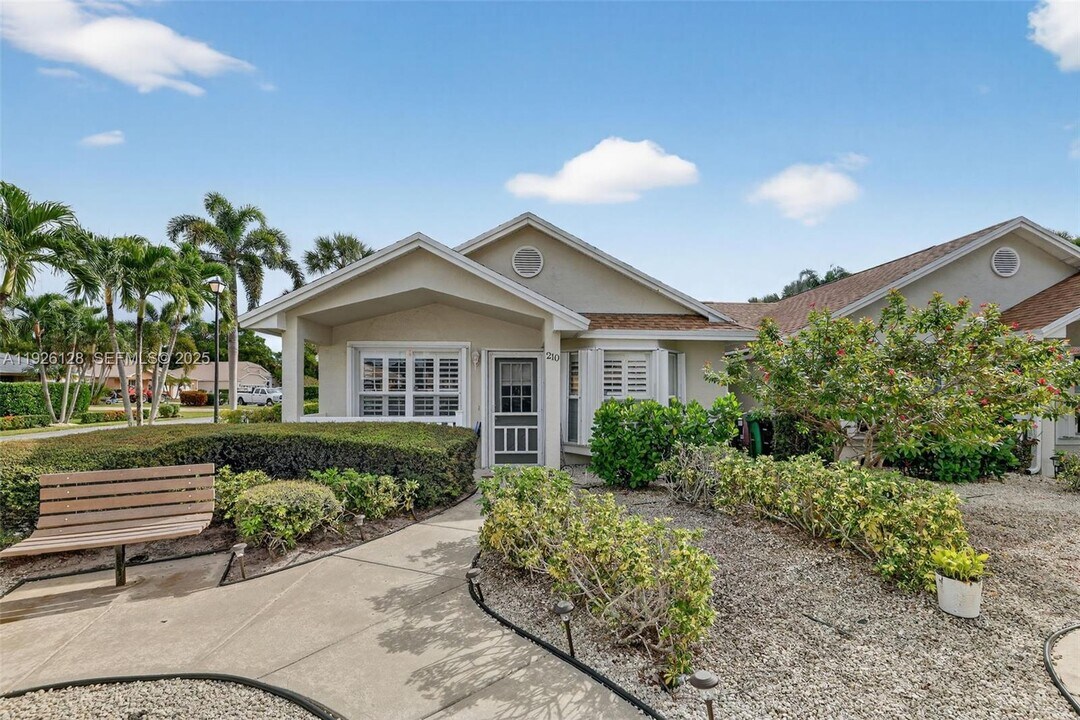 210 NW Zanzibar Pl in Port St. Lucie, FL - Building Photo