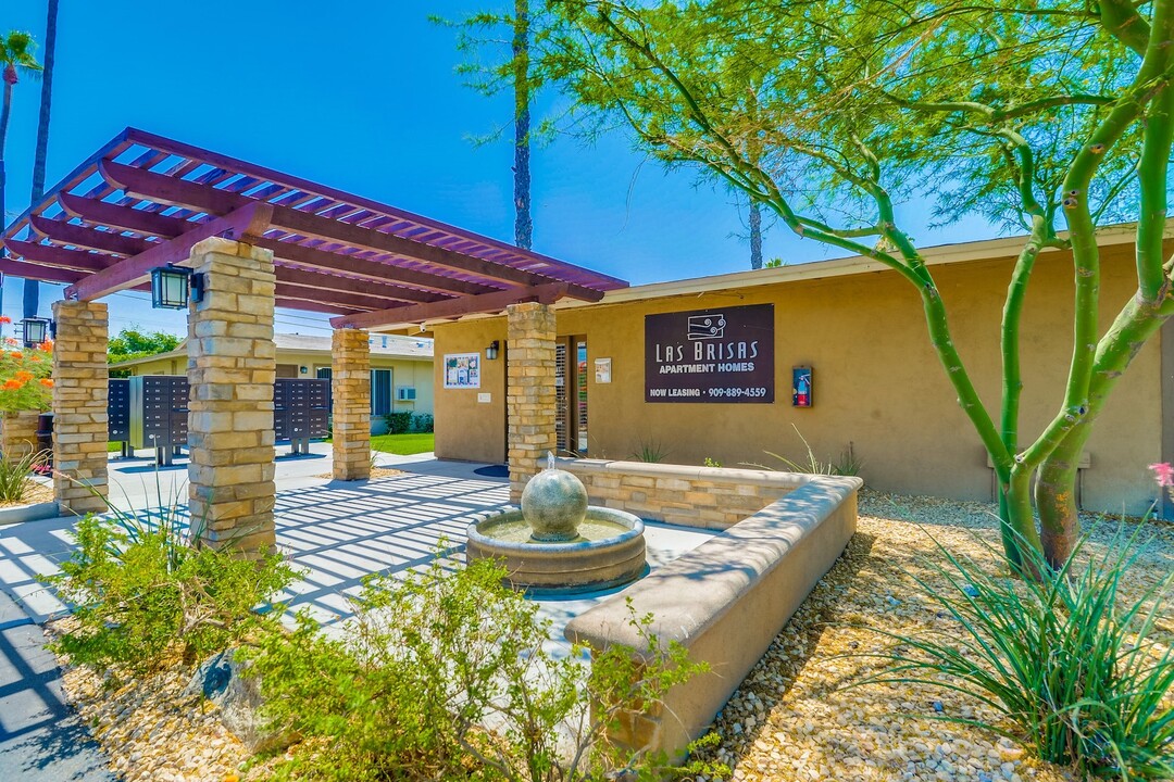 Las Brisas Apartments in Colton, CA - Foto de edificio