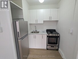 44 Balliol St in Toronto, ON - Building Photo