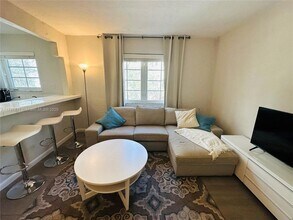 260 Euclid Ave, Unit 27 in Miami Beach, FL - Building Photo - Building Photo