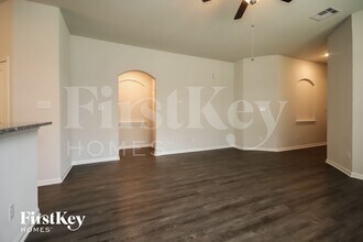 123 Lk Wy Cir in Anahuac, TX - Building Photo - Building Photo