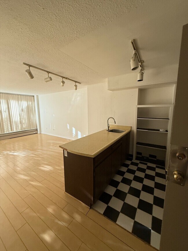 950 Drake St in Vancouver, BC - Building Photo - Building Photo