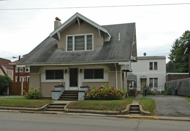 2505 Washington St SE in Charleston, WV - Building Photo - Building Photo