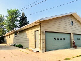14 9th Ave SE in Minot, ND - Building Photo