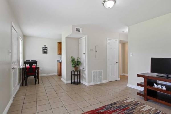 3300 Garden Oaks Dr in New Orleans, LA - Foto de edificio - Building Photo