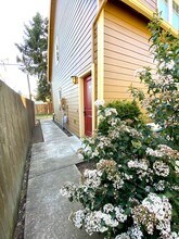 4922 N Amherst St in Portland, OR - Building Photo - Building Photo