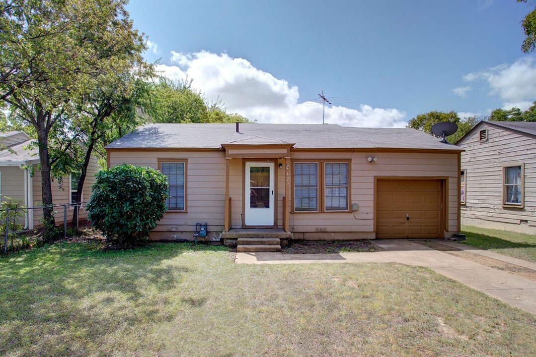 427 Marengo St in Cleburne, TX - Building Photo