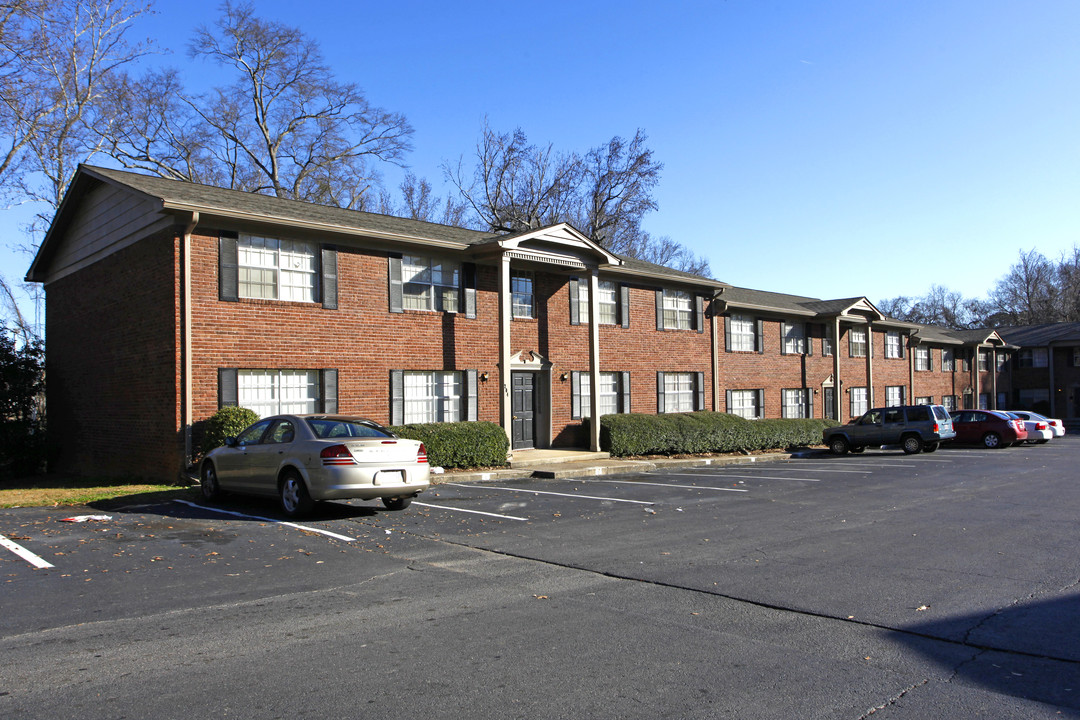 The Silvertree Apartments in Hueytown, AL - Foto de edificio