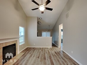 10600 Dark Star Dr in Indianapolis, IN - Foto de edificio - Building Photo