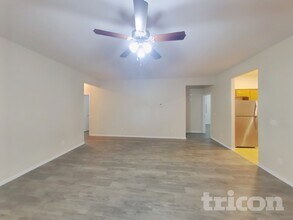 7310 W St Charles Ave in Phoenix, AZ - Building Photo - Building Photo