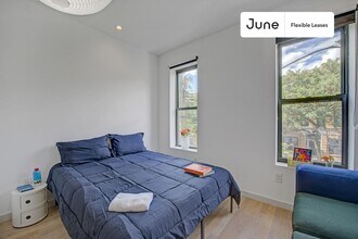 Modern ROOM at The Maison on Halsey, Unit 3 in Brooklyn, NY - Foto de edificio - Building Photo